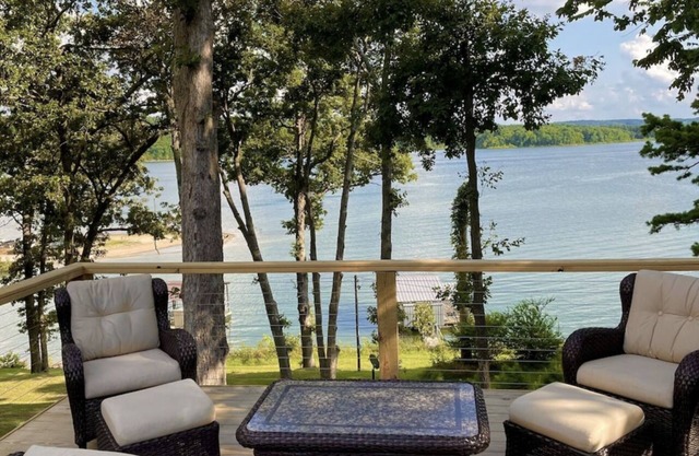 Lakefront Luxury! Direct Water Access, Spa, Fire Pit & Boat Launch-Sleeps 17