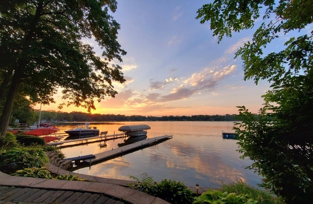 Lakefront Private Family Beach Retreat!