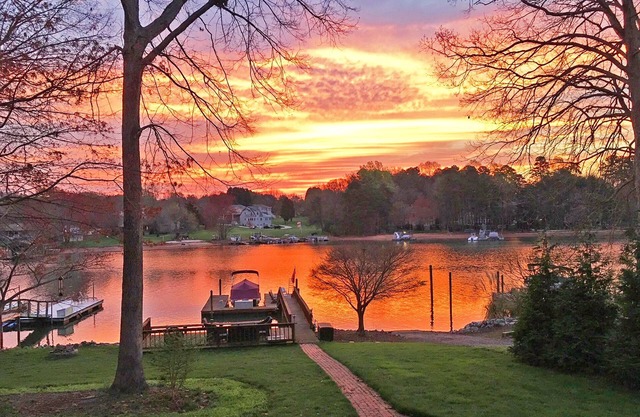 Lakefront Retreat, with private boat dock, beautiful open water view