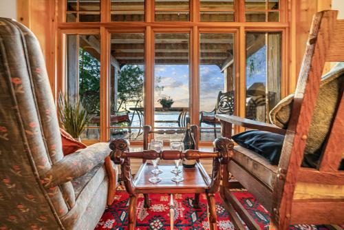 Lakefront Retreat with Sauna, Fireplace & Parking
