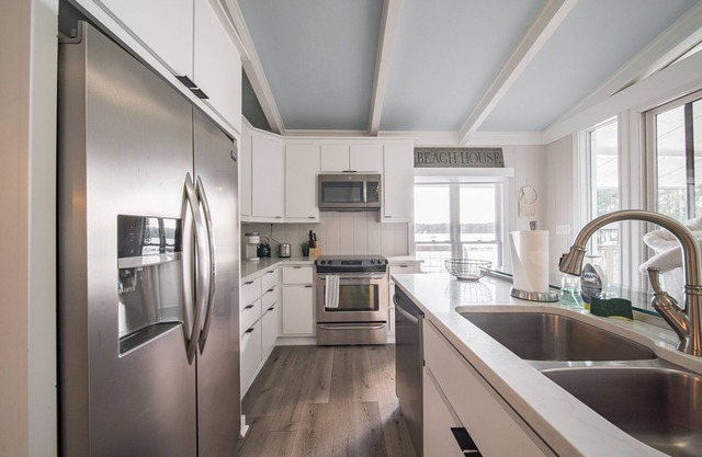 Lakehouse, cozy, beautiful view of Lake Oliver, quiet and peaceful.