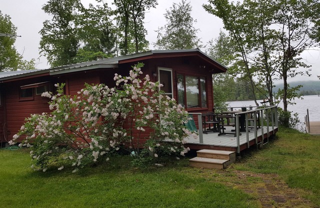 Lakehouse on the edge of the water near Acadia And Bar Harbor