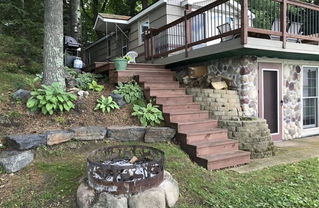 Lakeshore Cabin On The Waters Edge of Bone Lake