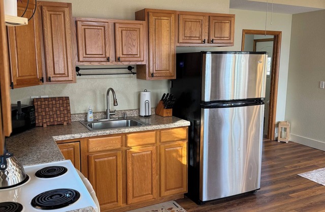 Lakeshore Cottage in charming Moose Lake, close to many amenities.