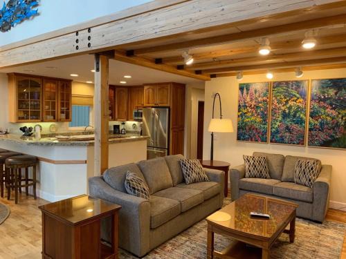 Lakeshore Lodging Lodge 715