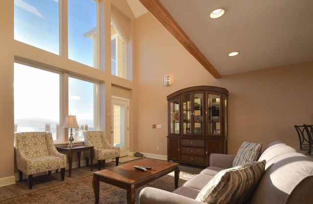 Lakeshore Lodging Ocean Front Lodges