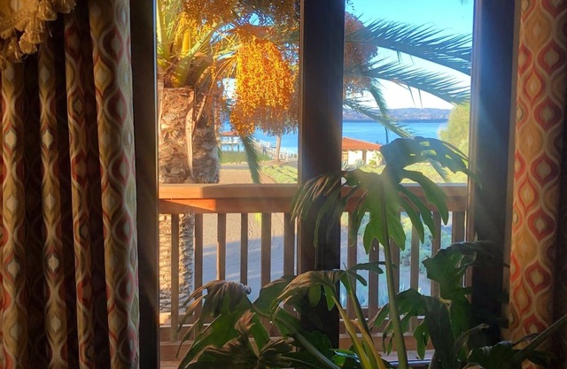 Lakeside, Balcony Apartment on Gated Winery Estate