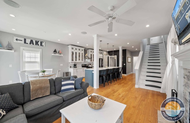 Lakeside Comfort in Delavan, Sleeps 12