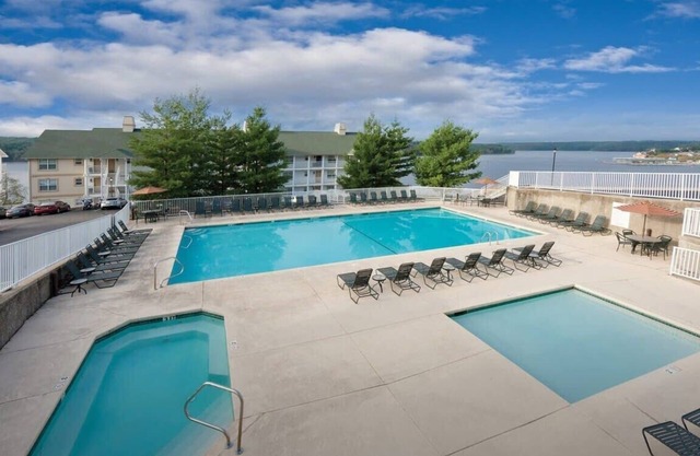 Lakeside Getaway: 2BR King Suite at Wyndham Ozarks