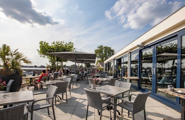 Lakeside Lodging with Bike Rentals, Canoe Launch and Gourmet Restaurant