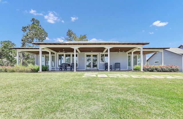 Lakeside Ranch Cabin, Trails, Firepit & Fall Views