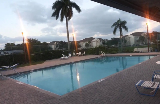 LakeView 3/2 Single Family Home up to 6 people