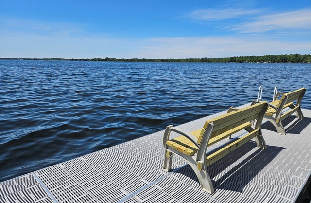 Lakeview Bliss: Shawano Getaway - Short walk to public beach and park