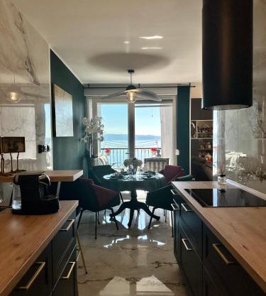 LaLaura soul soothing stay at high quality apartment in town Znjan 500 m Sea View Magic free Parking