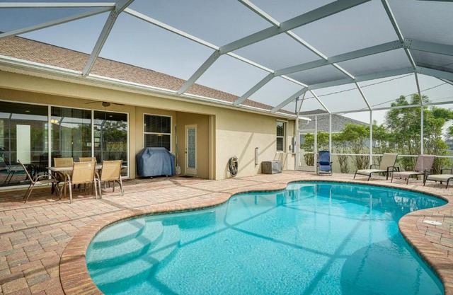 Lanai and Pool Family-Friendly Home in Cape Coral