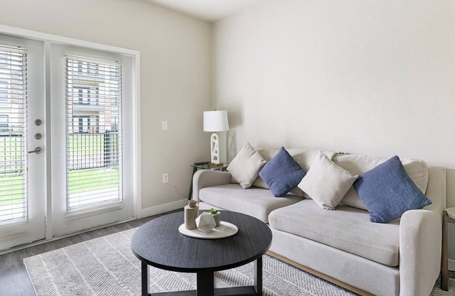 Landing | Amazing 2BD, Courtyard, Gym