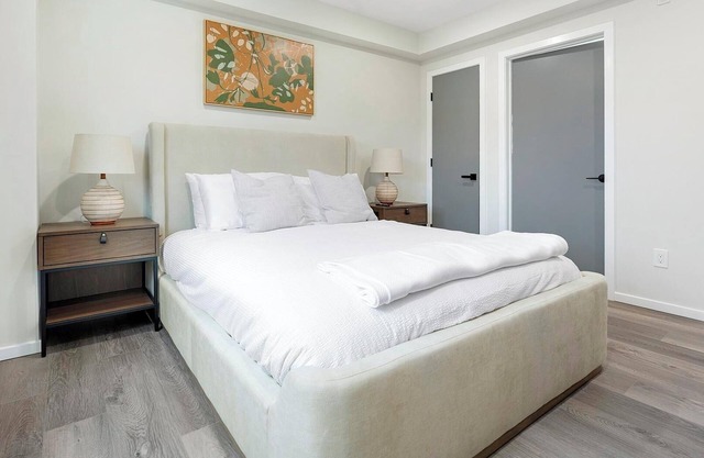 Landing at 4415 Chestnut - 2 Bedrooms in Univer.