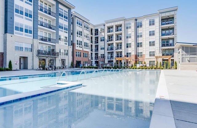 Landing at McEwen Northside I - 2 Bedrooms in Downtown Franklin