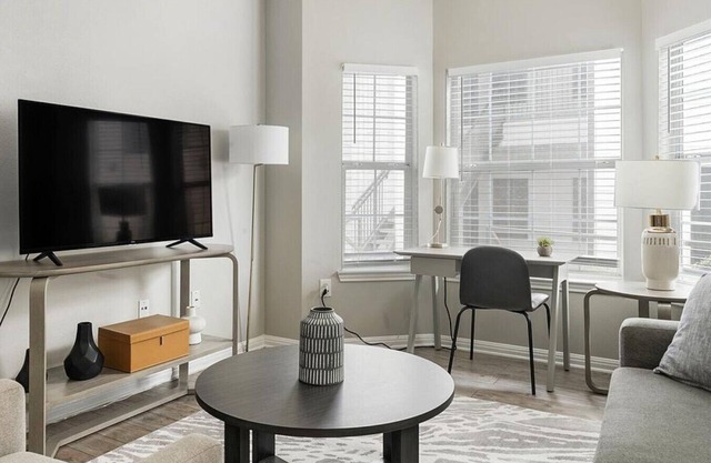 Landing at SOCO Apartments - 2 Bedrooms in South Austin