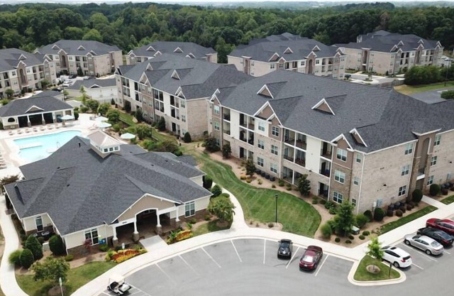 Landing at The Plantation at Pleasant Ridge - 2 Bedrooms in Downtown Greensboro