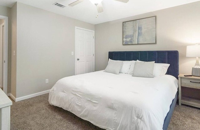 Landing at Timber Ridge Apartments - 2 Bedrooms in Thornhill