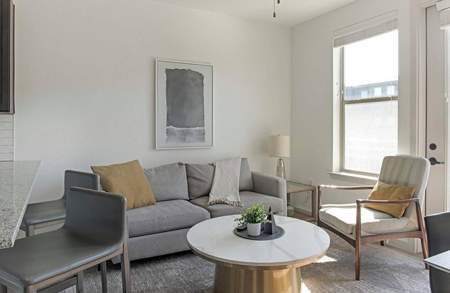 Landing | Beautiful 1BD, Pool, Gym