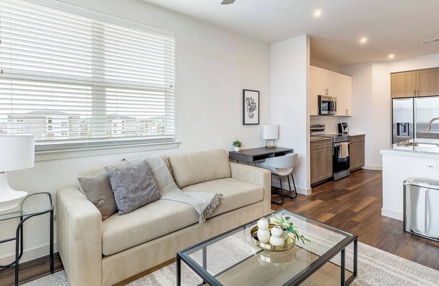 Landing | Beautiful 1BD, Gym, Pool
