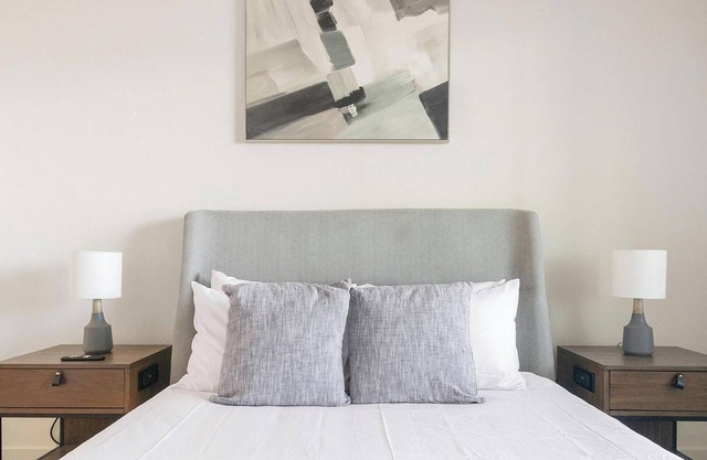 Landing | Beautiful 2BD, Pool, Gym