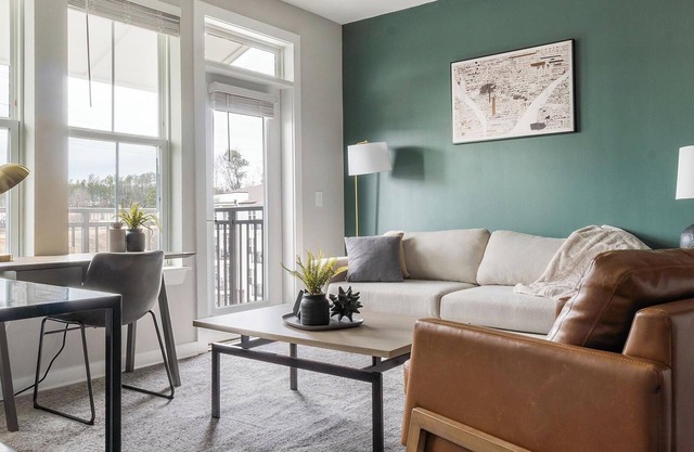 Landing | Chic 1BD, Pool, Gym