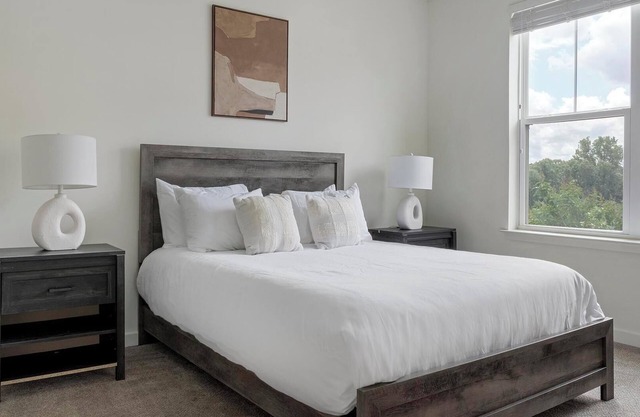 Landing | Incredible 2BD, Pool, Rooftop Lounge