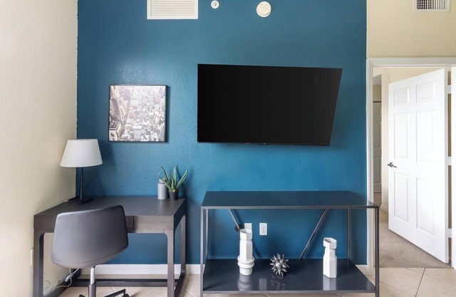 Landing | Stunning 2BD, Clubhouse, Gym