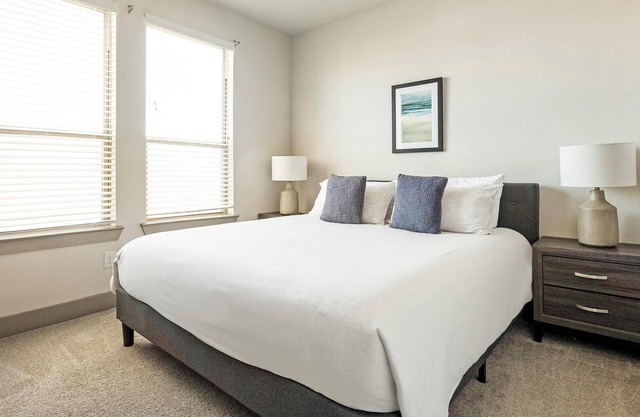 Landing | Stylish 1BD, Pool, Gym