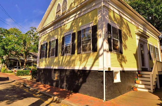 Languedoc Inn & 3 Hussey St Guest House