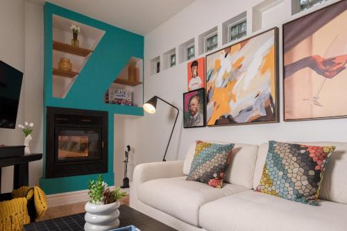 Large 2br 1bath for 6 in Center of Golden Sq Mile