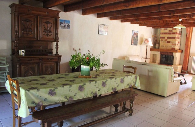 Large 3* gite with indoor pool on the causse du Lot in the countryside.