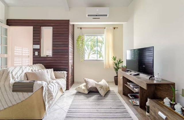 Large and charming apartment with AC near Florianópolis International Airport