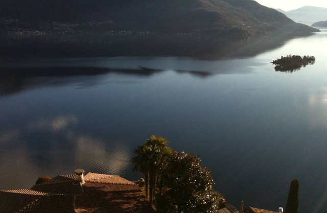 Large apartment with pool, a few minutes from the lake, panoramic lake view, terrace