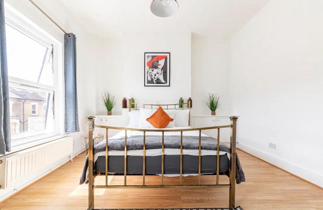 Large, Bright and Spacious 3 Bed Flat in London