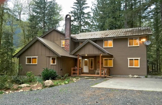 Large Cabin, Pet Friendly, Pool Table and Wi-Fi