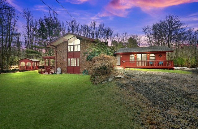 Large Catskills Private Property. Sunset Estate! ❤️ 5 Star, Hottub, Island, ski