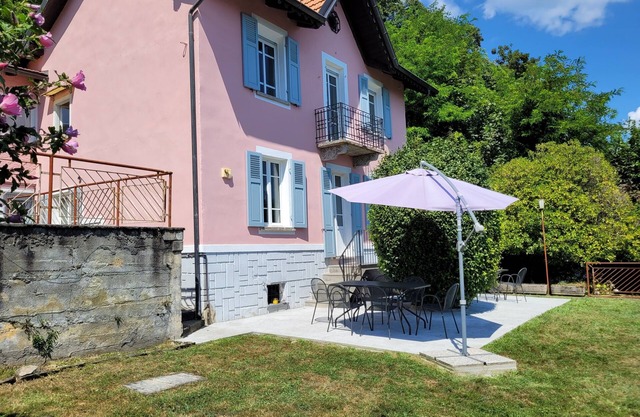 Large, detached house with lake view