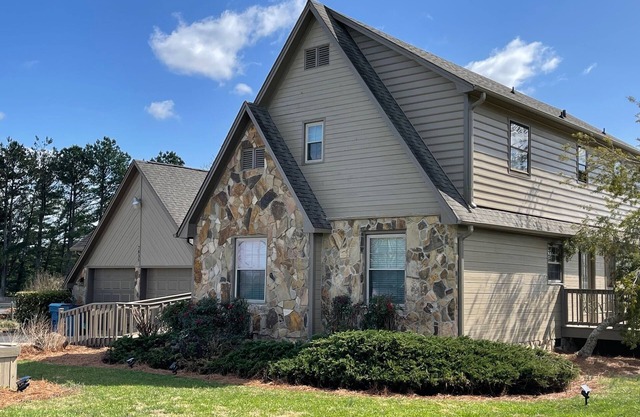 Large Friendly Home with Lots of Room for Entertaining