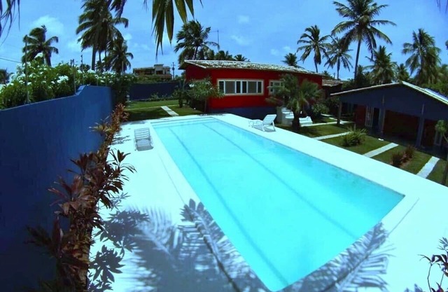 Large house with garden and pool a few meters from the beach.