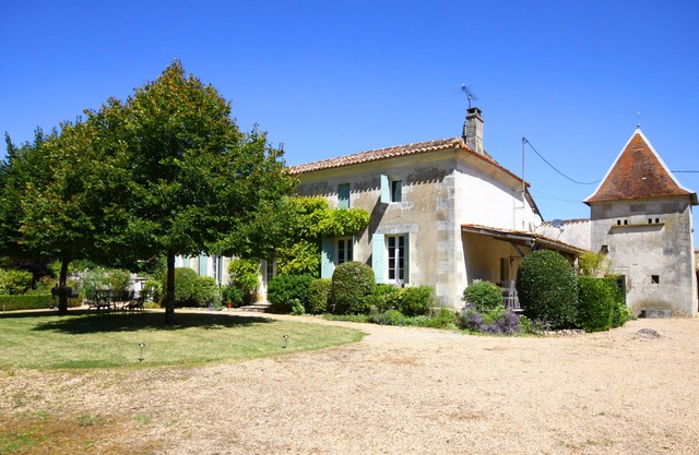 Large private Charentaise home with pool and beautiful gardens sleeps 10-13