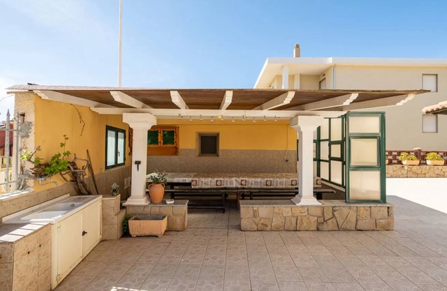 Large seaside apartment with patio