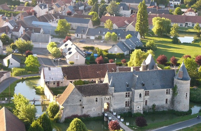 Large studio/gîte in a Renaissance château 15 km from Beauval. Out of time