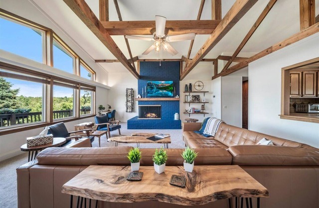 Large Updated Lakefront House on Lake George. Kayaks, games, fire pit, sledding.
