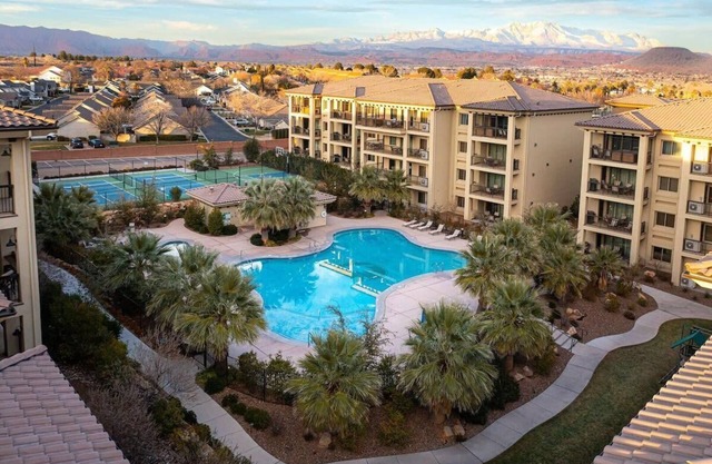 Large Upper Floor Suite | 4 Bdrms | Mojave Skies