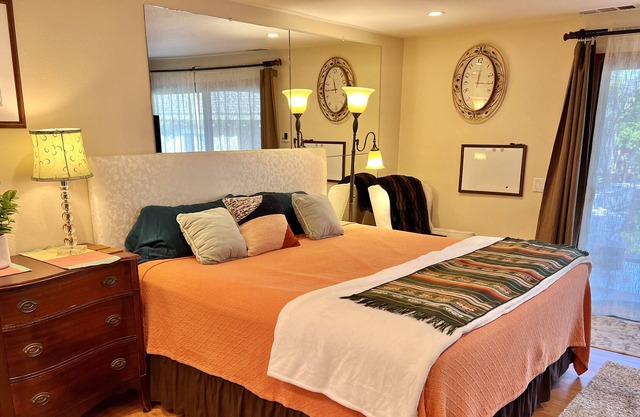 Large1BR house/Travel professional monthly rental/Classy-Quiet serene backyard