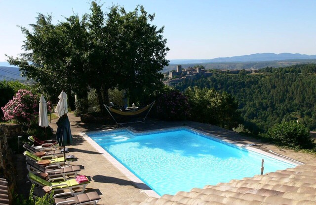 Largentière detached house 6-8 people, sw, Montreal view